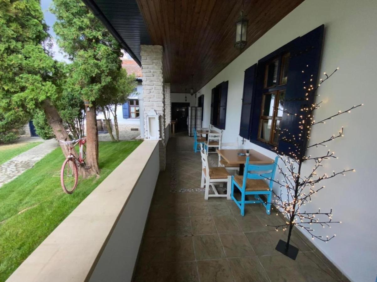 La Mosie Hotel Hateg Exterior photo