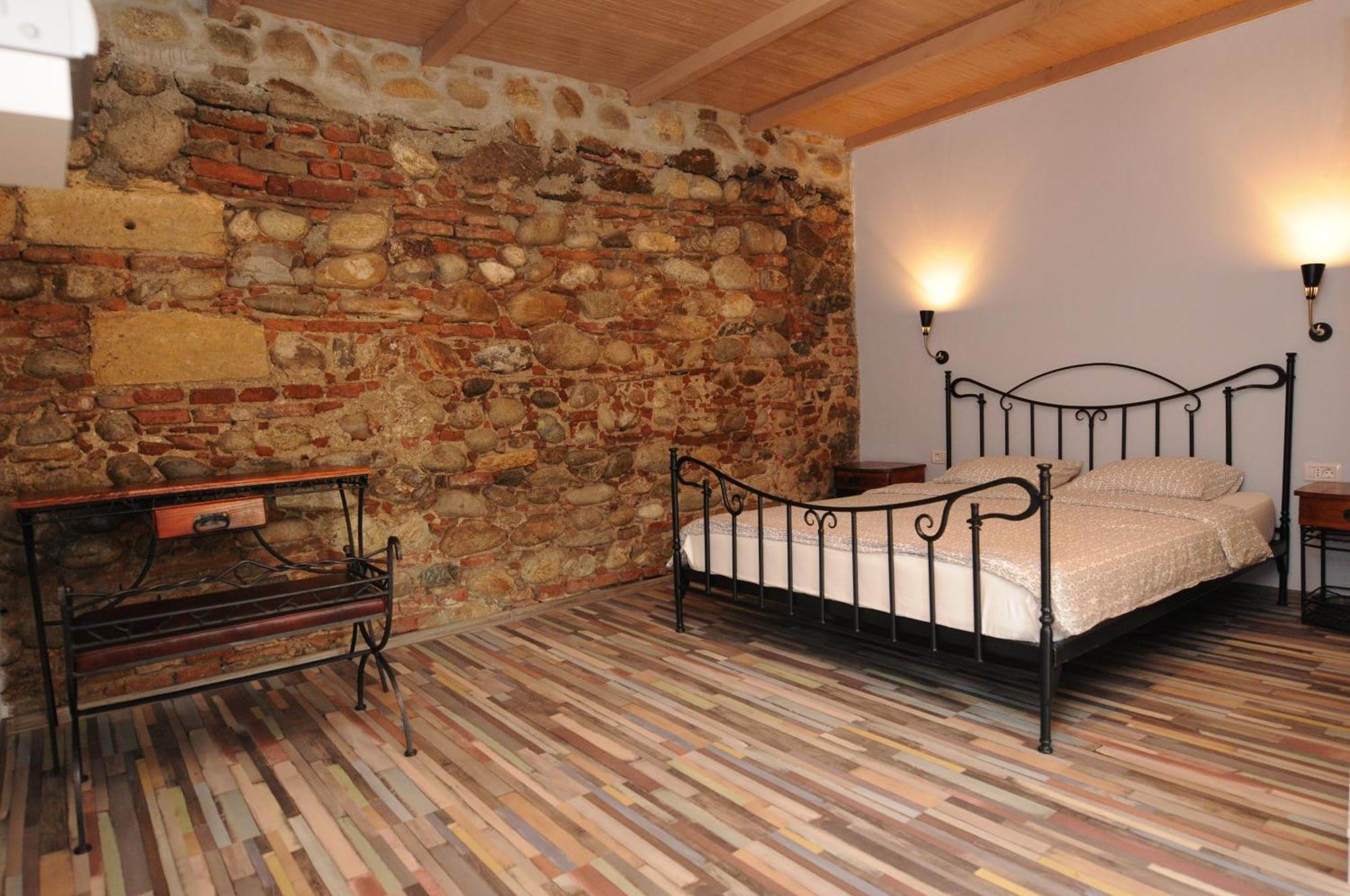 La Mosie Hotel Hateg Room photo